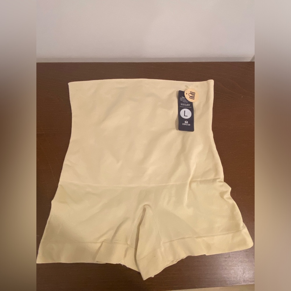 BNWT Shape wear boy shorts size L